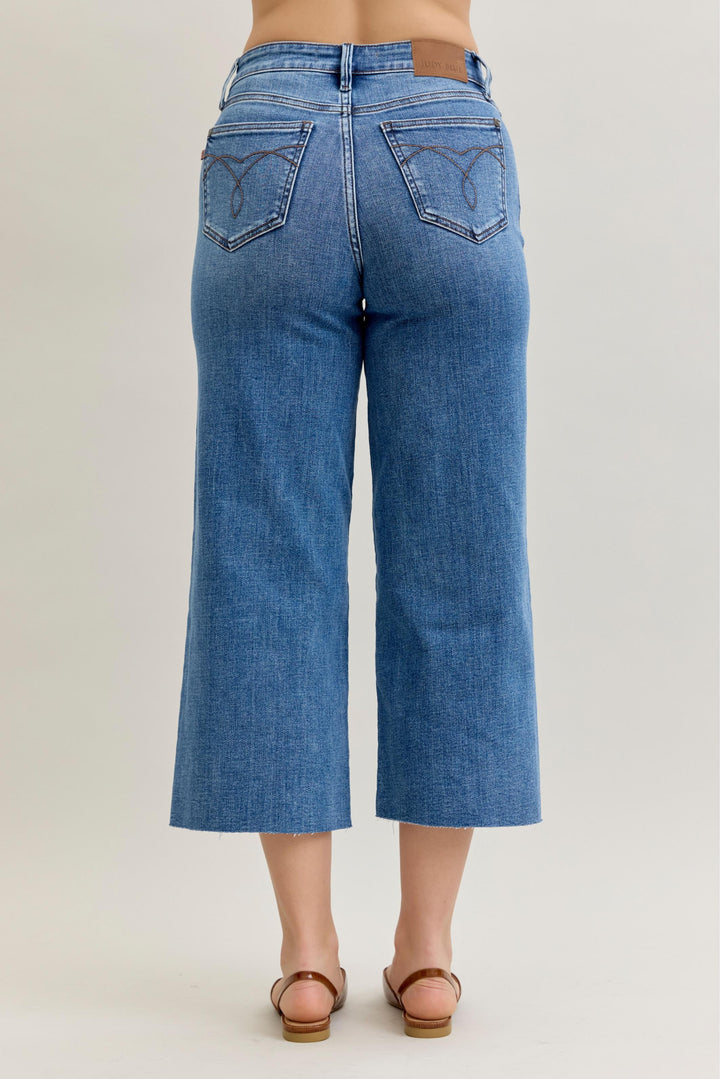 Judy Blue Cropped Classic Raw Hem Jeans