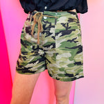 Camo drawstring shorts with front pockets and casual elastic waist