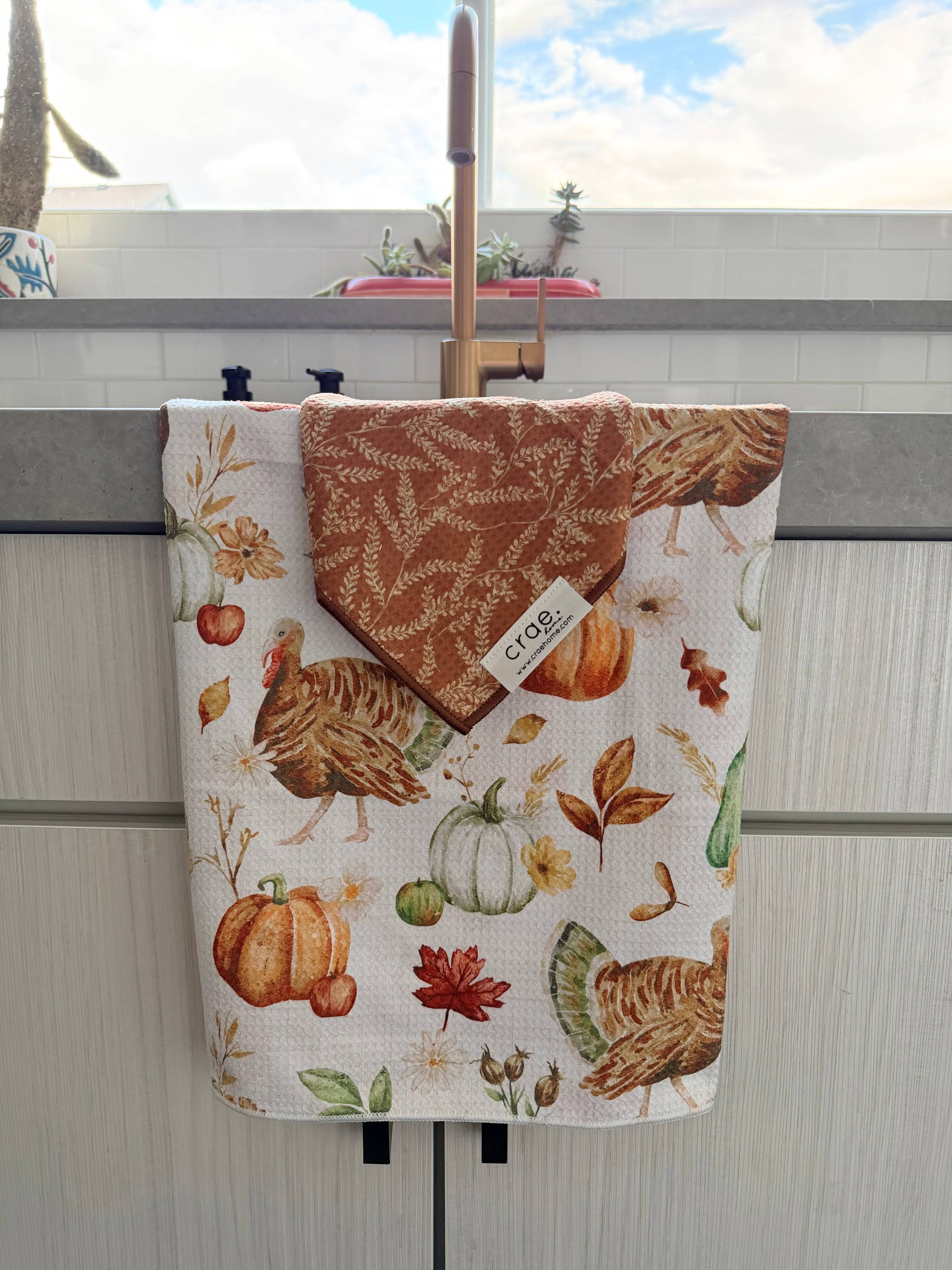 Fall hand towel and washcloth set with turkeys, pumpkins and rust botanical print.