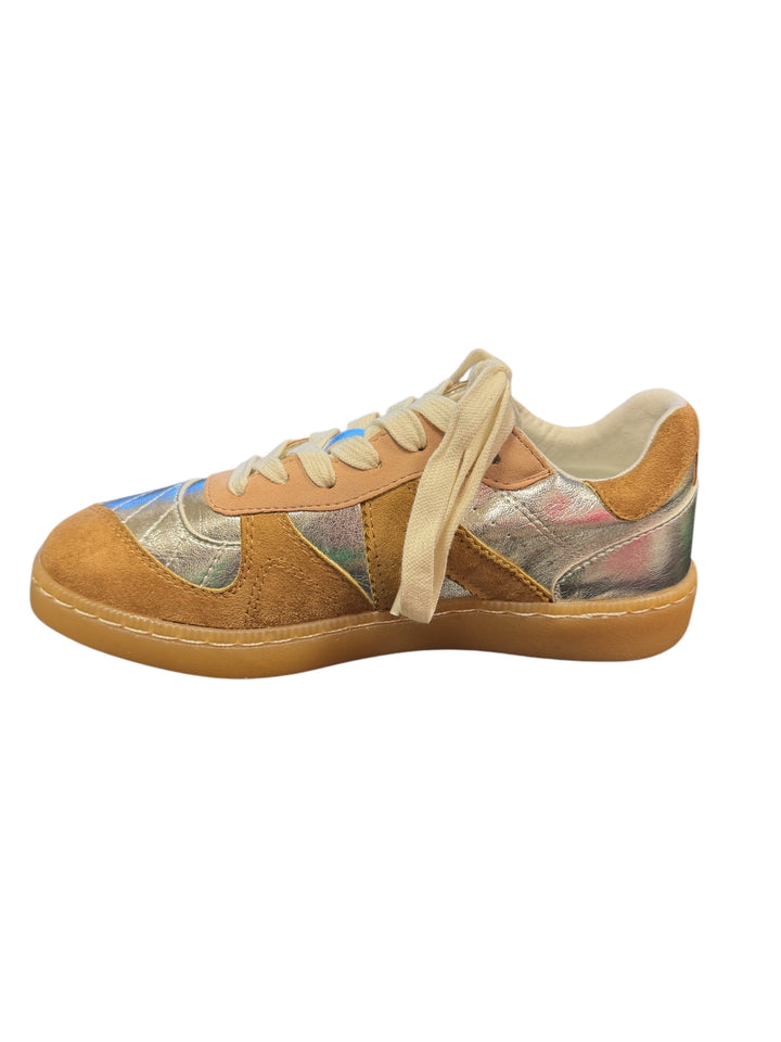 Veneus Blush Sneakers