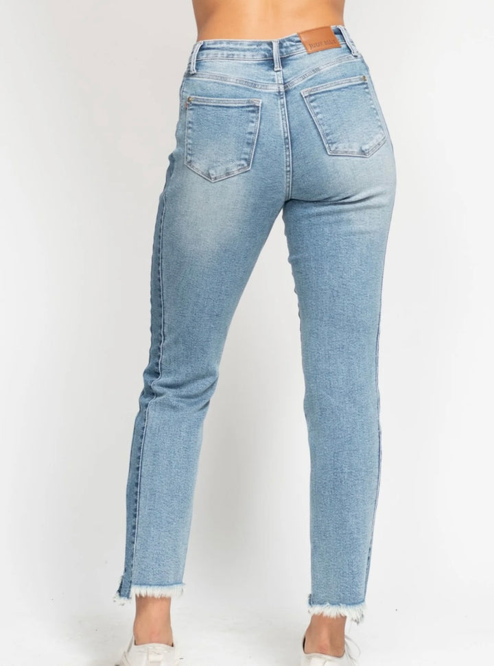 Judy Blue HW Vintage Wash / Fray Hem Jeans