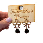 Gold bow stud earrings with glossy black teardrop gems for elegant, timeless style.