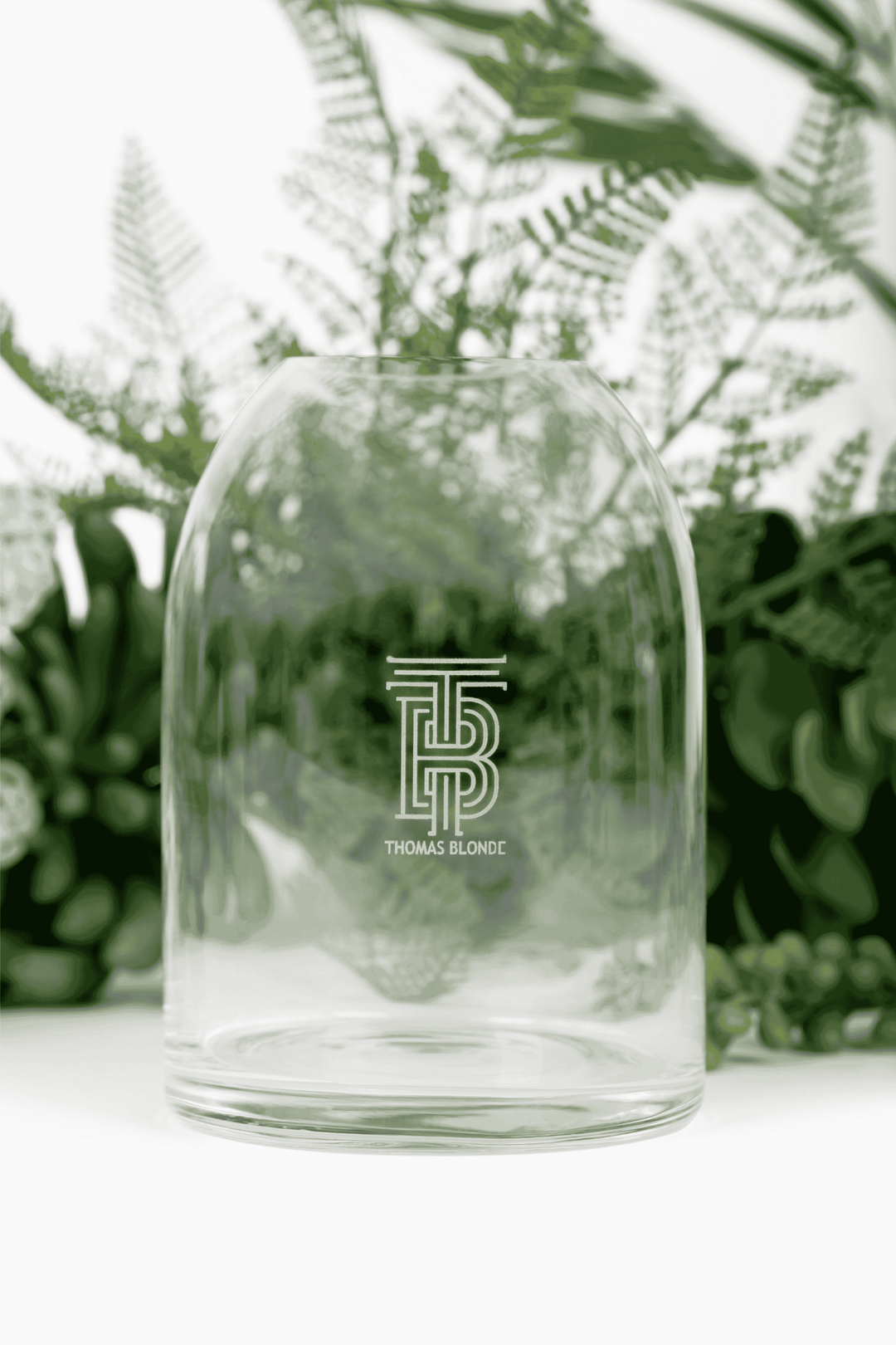 Thomas Blonde - clear glass vase with a sophisticated, intricate etched pattern on its surface.